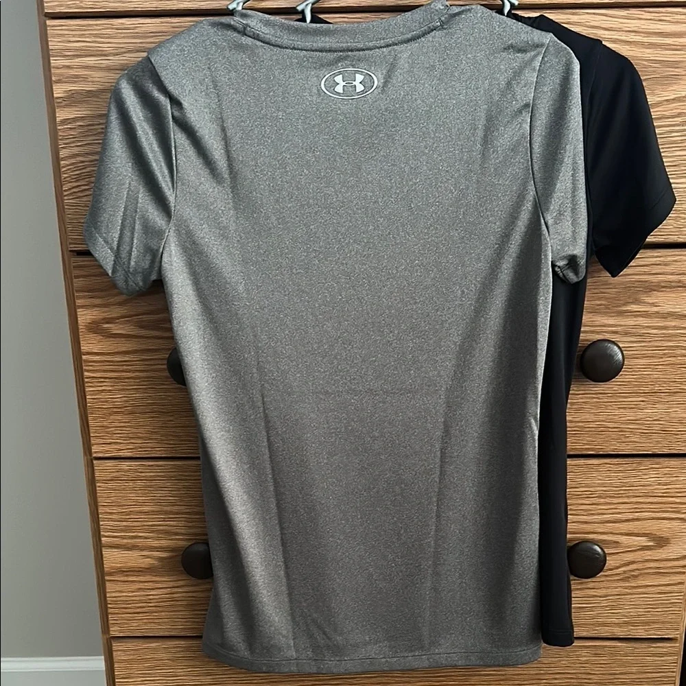 2 Under Armour Women's Short Sleeve V-Neck Tops - Gray and Black - Picture 2 of 6
